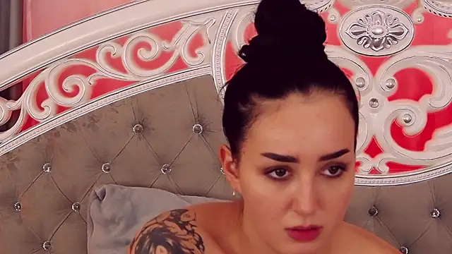 KimKhallifa online show from 12, 2, 2025