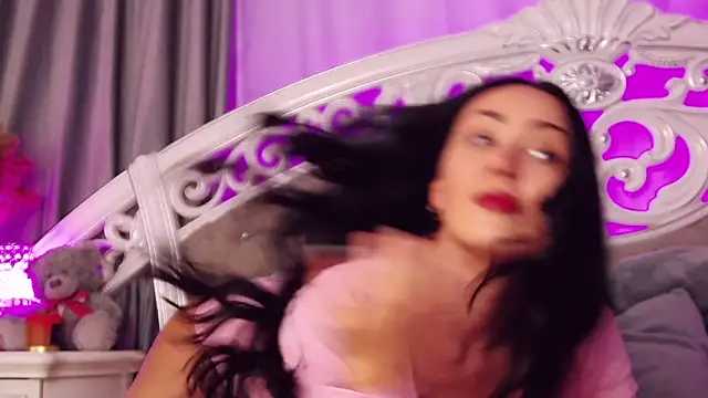 KimKhallifa online show from 9, 10, 2025