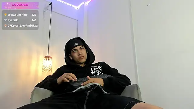 Snapshot of Br4ndxpimm chatting on 14, 10, 2025 Br4ndxpimm online show from 14, 10, 2025