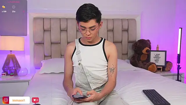 Snapshot of Maxi_little chatting on 5, 1, 2026 Maxi little online show from 5, 1, 2026