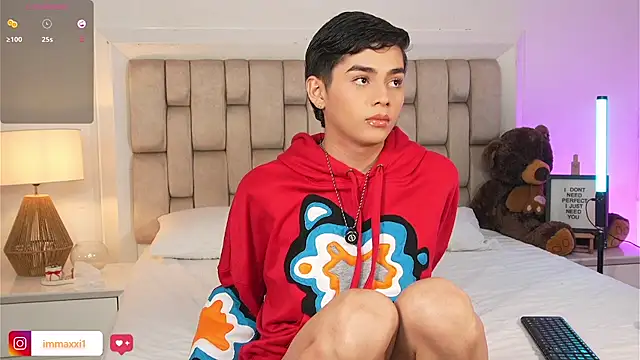 Snapshot of Maxi_little chatting on 15, 1, 2026 Maxi little online show from 15, 1, 2026