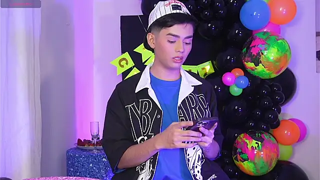 Snapshot of Maxi_little chatting on 1, 3, 2026 Maxi little online show from 1, 3, 2026