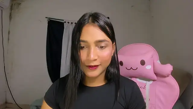 Snapshot of Miss_noah18 chatting on 11, 10, 2025 Miss noah18 online show from 11, 10, 2025