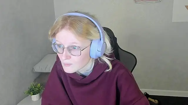 ElizabethHarpper online show from 14, 11, 2025