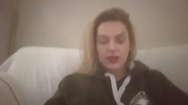 Snapshot of Gigi-Honey chatting on 4, 12, 2025 Gigi-Honey online show from 4, 12, 2025