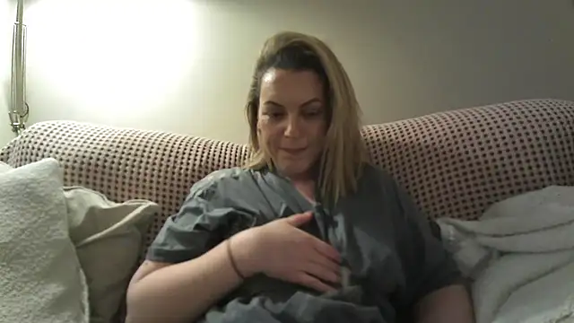 Snapshot of Gigi-Honey chatting on 13, 12, 2025 Gigi-Honey online show from 13, 12, 2025