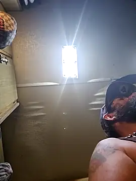 Snapshot of StruggleSnuggles chatting on 5, 10, 2025 StruggleSnuggles online show from 5, 10, 2025