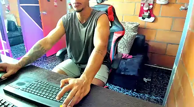 Snapshot of Adam_Valenciia chatting on 6, 1, 2025 Adam Valenciia online show from 6, 1, 2025