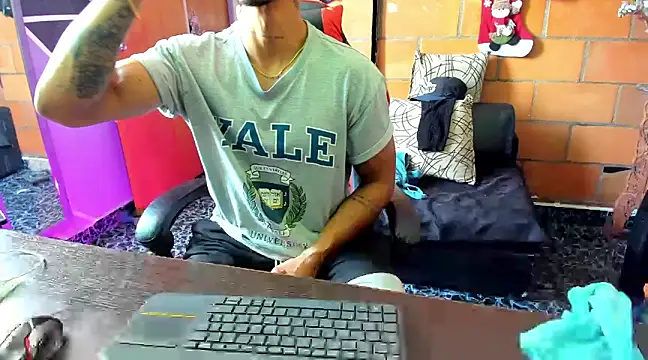 Snapshot of Adam_Valenciia chatting on 30, 1, 2025 Adam Valenciia online show from 30, 1, 2025