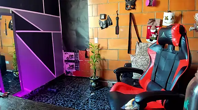 Snapshot of Adam_Valenciia chatting on 2, 2, 2025 Adam Valenciia online show from 2, 2, 2025