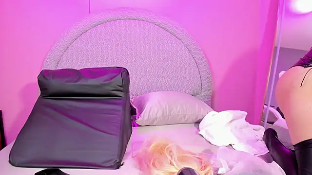 Snapshot of lee_Powder chatting on 5, 12, 2025 lee Powder online show from 5, 12, 2025