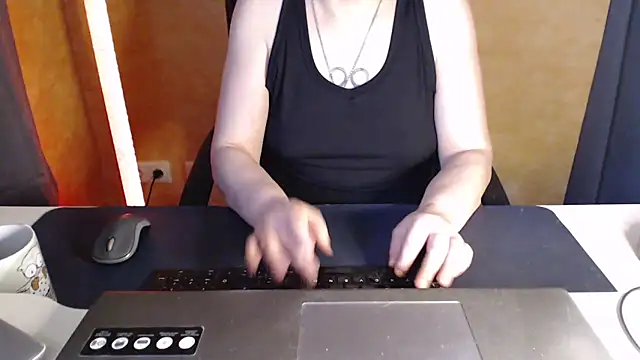 Snapshot of Sweet_Phoenix chatting on 25, 5, 2026 Sweet Phoenix online show from 25, 5, 2026