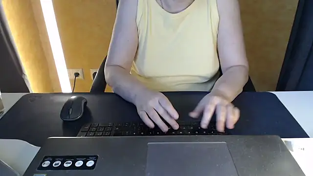 Snapshot of Sweet_Phoenix chatting on 5, 6, 2026 Sweet Phoenix online show from 5, 6, 2026