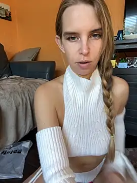 Snapshot of thigh_hi chatting on 13, 10, 2025 thigh hi online show from 13, 10, 2025