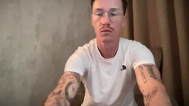 Snapshot of long_1313 chatting on 19, 10, 2025 long 1313 online show from 19, 10, 2025