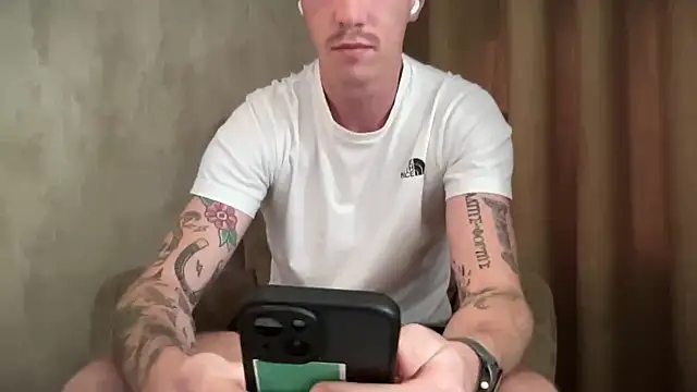 Snapshot of long_1313 chatting on 26, 10, 2025 long 1313 online show from 26, 10, 2025