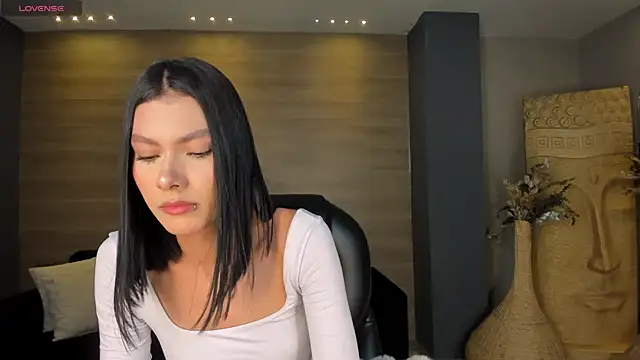 NiaSalvatore online show from 18, 9, 2025