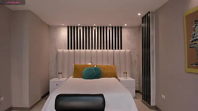 NiaSalvatore online show from 21, 9, 2025