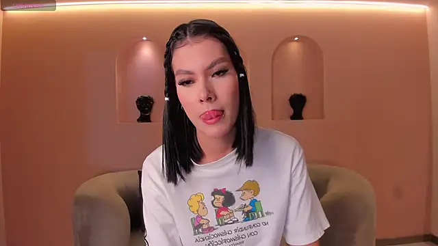 NiaSalvatore online show from 24, 9, 2025