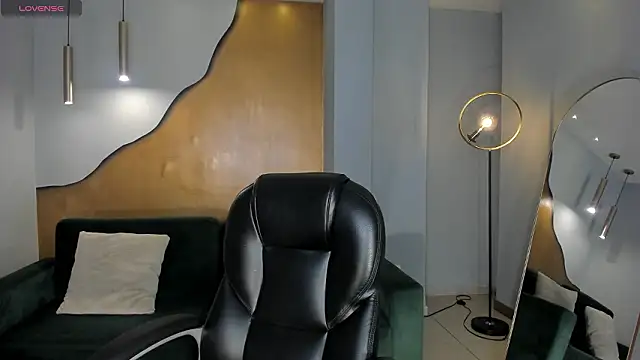 Snapshot of NiaSalvatore chatting on 5, 2, 2026 NiaSalvatore online show from 5, 2, 2026