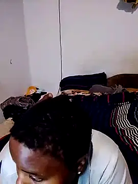 Snapshot of KMbesxxx chatting on 13, 12, 2025 KMbesxxx online show from 13, 12, 2025