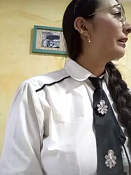 BELLA--26 online show from 27, 1, 2025