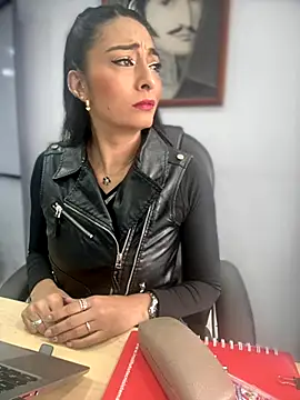 BELLA--26 online show from 4, 12, 2025