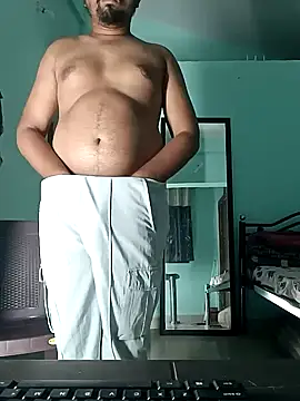 Snapshot of Desi_Heat chatting on 4, 1, 2025 Desi Heat online show from 4, 1, 2025