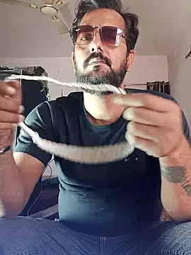 MAGNETICDADDY8 online show from 2, 12, 2025