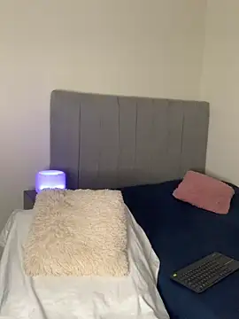 Snapshot of Julii- chatting on 1, 2, 2025 Julii- online show from 1, 2, 2025