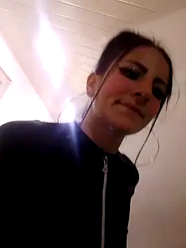 Snapshot of Anniee_x chatting on 5, 2, 2025 Anniee x online show from 5, 2, 2025