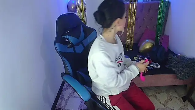 Snapshot of Anniee_x chatting on 18, 3, 2025 Anniee x online show from 18, 3, 2025