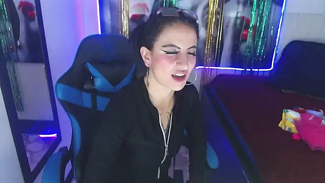 Snapshot of Anniee_x chatting on 22, 3, 2025 Anniee x online show from 22, 3, 2025