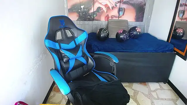 Snapshot of Anniee_x chatting on 5, 10, 2025 Anniee x online show from 5, 10, 2025