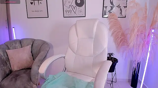 NiiaEvanss online show from 22, 11, 2025