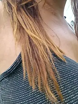 AliceRuivinha2 online show from 5, 12, 2025