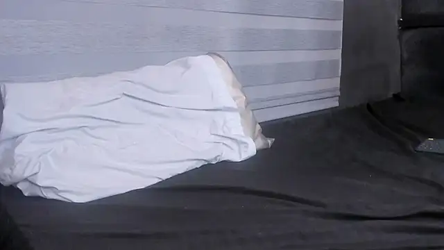 adam piarse01 online show from 12, 3, 2025