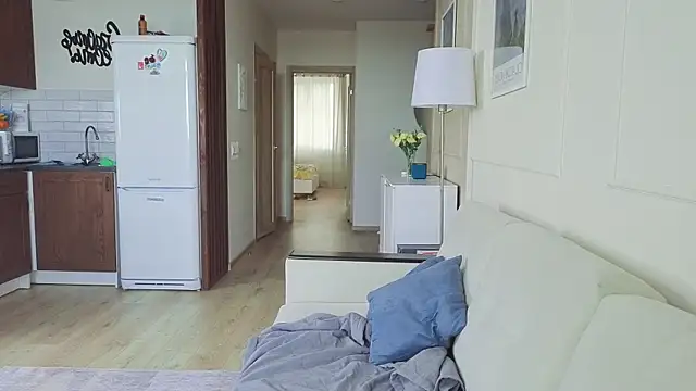 Snapshot of KristineEsme chatting on 11, 9, 2025 KristineEsme online show from 11, 9, 2025