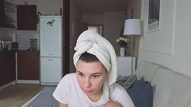 Snapshot of KristineEsme chatting on 30, 10, 2025 KristineEsme online show from 30, 10, 2025