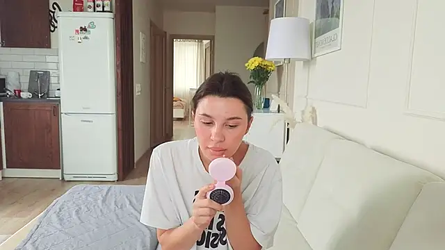 Snapshot of KristineEsme chatting on 23, 4, 2026 KristineEsme online show from 23, 4, 2026