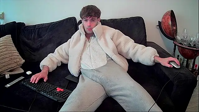 onesieboyx online show from 21, 11, 2025