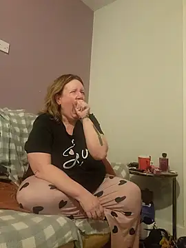 curvy girl71 online show from 24, 2, 2025