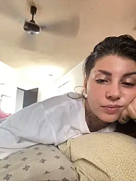 Snapshot of Izy_cute_ chatting on 5, 10, 2025 Izy cute online show from 5, 10, 2025