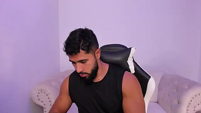 Snapshot of Santiago_huntt chatting on 6, 2, 2026 Santiago huntt online show from 6, 2, 2026