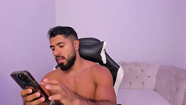 Snapshot of Santiago_huntt chatting on 2, 3, 2026 Santiago huntt online show from 2, 3, 2026