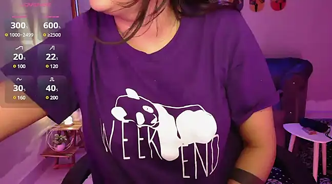 Snapshot of Mitikaa chatting on 8, 2, 2025 Mitikaa online show from 8, 2, 2025