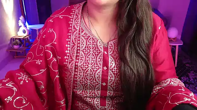 Snapshot of Mitikaa chatting on 9, 10, 2025 Mitikaa online show from 9, 10, 2025