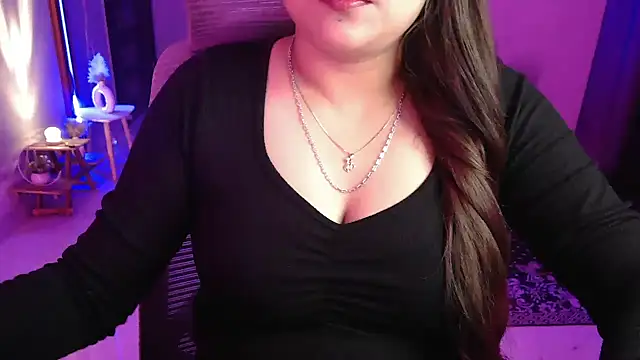 Snapshot of Mitikaa chatting on 11, 10, 2025 Mitikaa online show from 11, 10, 2025