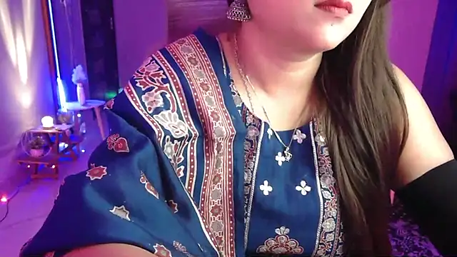 Snapshot of Mitikaa chatting on 16, 10, 2025 Mitikaa online show from 16, 10, 2025