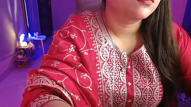 Snapshot of Mitikaa chatting on 31, 10, 2025 Mitikaa online show from 31, 10, 2025